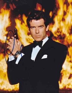PIERCE BROSNAN 007 JAMES BOND AUTHENTIC SIGNED AUTOGRAPH GOLDENEYE 1995