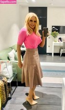 Carol Vorderman Glossy Photo 8.5" x 11" Bordered #2012