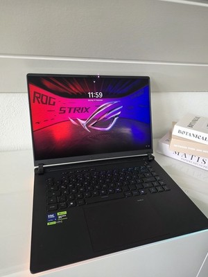 Asus Rog Strix Scar 16 RTX 5090 Ultra 9 275HX 64GB/1 TB Mini-Led 240Hz