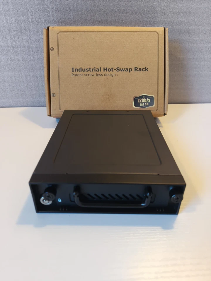 iStarUSA T-G525-HD Industrial 5.25" to 3.5" 2.5" 12Gb/s HDD SSD Hotswap Rack - Image 3 of 4