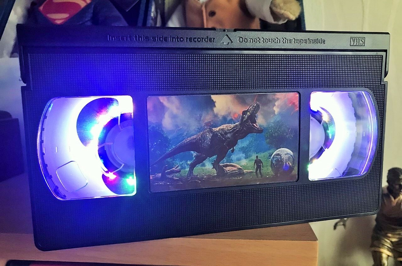Jurassic Park VHS Luz Nocturna, Película de Terror, Luz de Cama, Luz de Escritorio, Dibujos Animados, TV