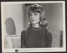 COLLAR SHIRLEY KNIGHT in the couch '62