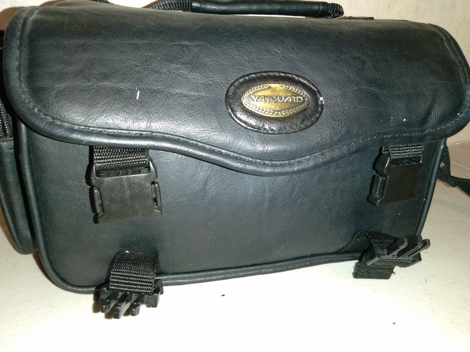 Vanguard Camera Case With Shoulder Strap, LeatherLike, Photography