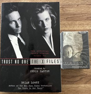 The X-Files book, 7 Disc CD ROM And  Trading Cards Bundle