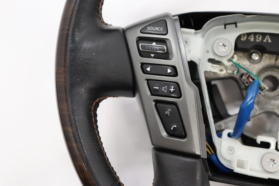 Nissan Titan XD 2019 volante de cuero con botón de interruptor OEM Foto 2 de 4