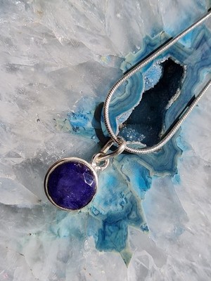 Gift Set: Sapphire Pendant in Silver plus Silver Chain (P19)