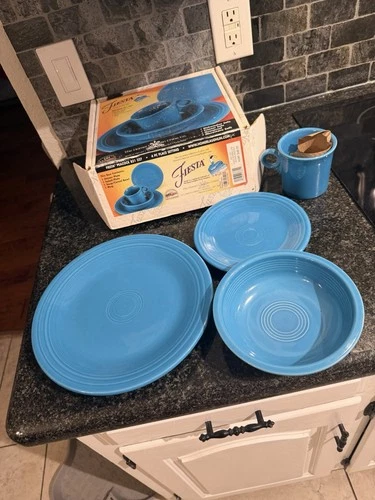 FIESTA Peacock 4-Piece Place Setting Retired HLC Fiestaware 831 327 USA