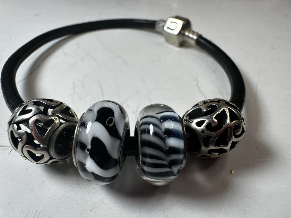 Pulsera Chamilia Charm Cuero Cordón Vidrio Corazones 4 Dijes Cuentas Plata Foto 4 de 4