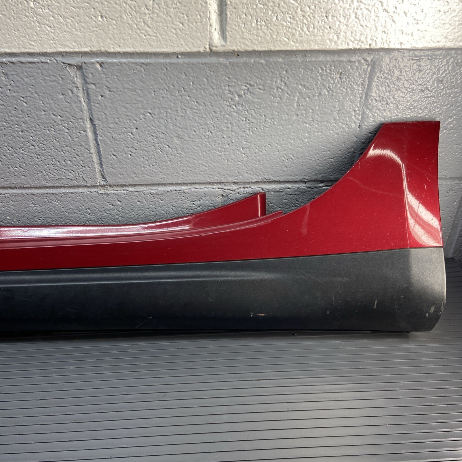 2014-2020 Maserati Ghibli M157 Left Rocker Panel Side Skirt Red OEM *NOTE*