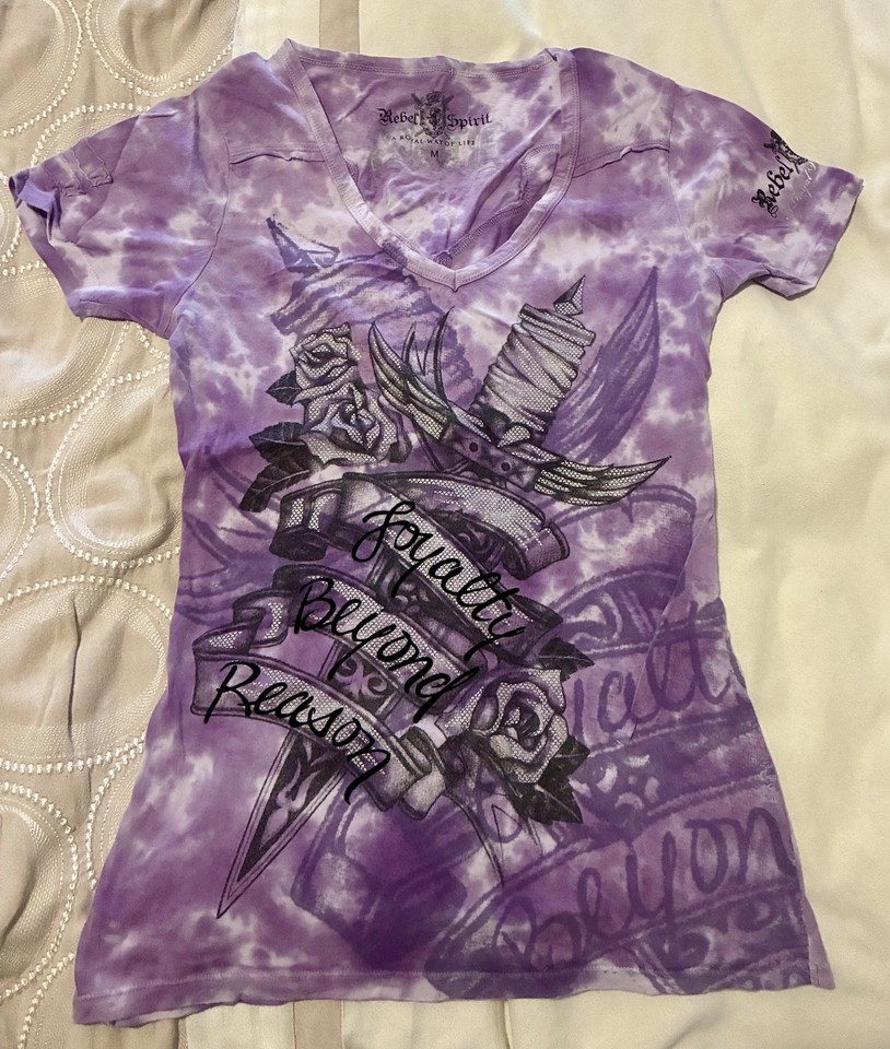 Rebel Spirit Women’s Purple Tie-Dye Graphic V-Neck Short Sleeve T-Shirt Size M