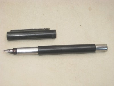 1  vintage PARKER arrow clip Vector fountain pen  U.K. mfg