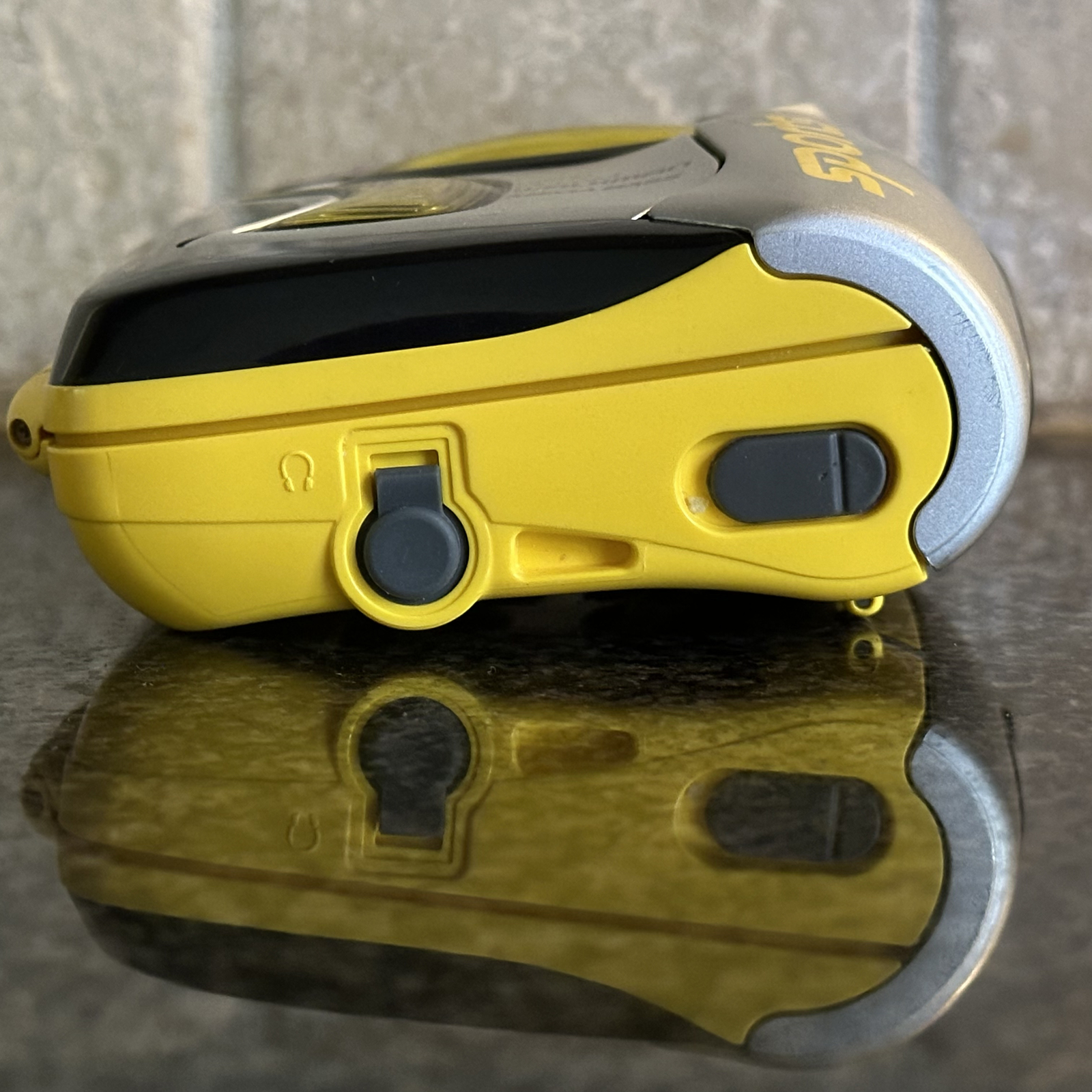 Sony WALKMAN Sports WM-FS111 Portable AM/FM Radio Cassette Player Mega Bass Vtg*