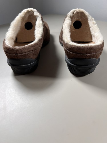 Mules sin cordones UGG Shoreham 5380 para mujer, gamuza marrón, forro de piel de oveja, talla 7,5 - Imagen 3 de 9