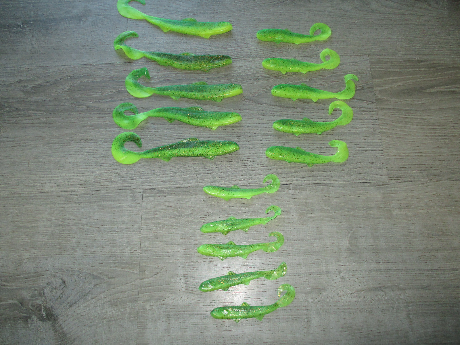 LOT OF 15 BANJO MINNOWS ORIGINAL WITH TAILS 5 EACH 7'' 5'' 4'' eBay