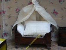 Rock und Graner, Himmelbett,  für die Puppenstube, Biberach um 1870, 4D224-1