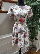 Forever21 Women White Floral Polyester ShortSleeve RoundNeck Knee Length Dress L