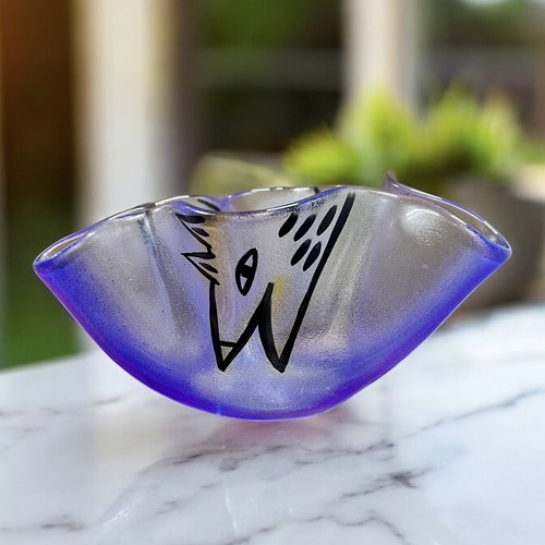 Kosta Boda Glass Bowl Happy Going By Ulrica Hydman-Vallien Mouth-Blown Art Glass - Picture 2 of 15