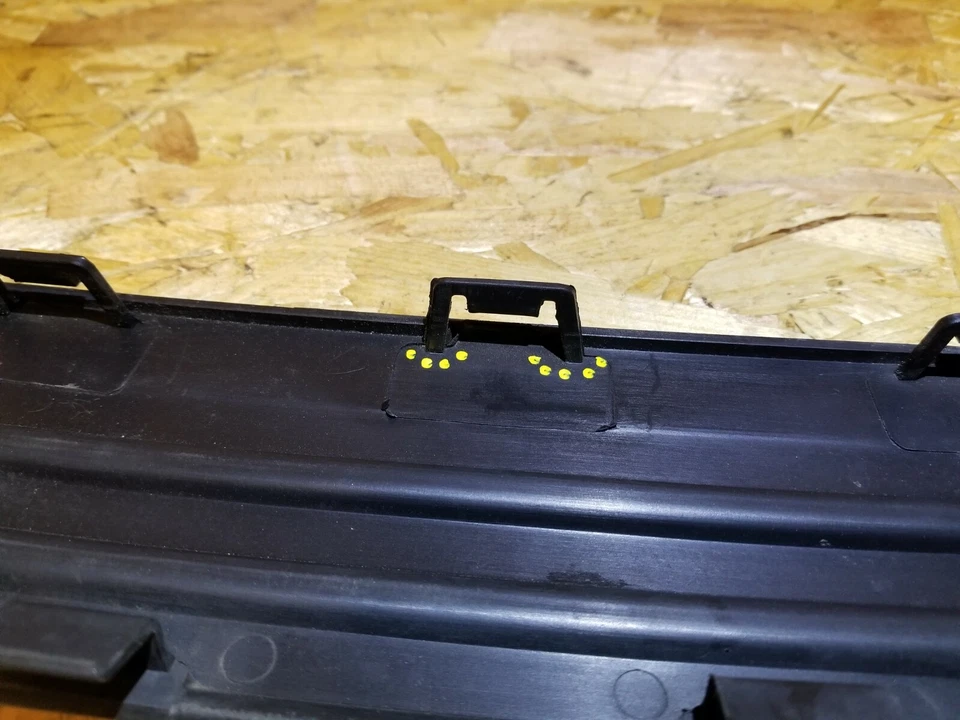 11 12 13 JEEP GRAND CHEROKEE PARACHOQUES TRASERO ALMOHADILLA DE PASO MOLDEADA OEM Foto 2 de 4