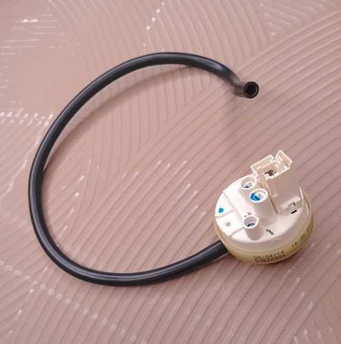 Original Whirlpool WWDC6400/1 Waschmaschine Druckschalter mit Schlauch HD505