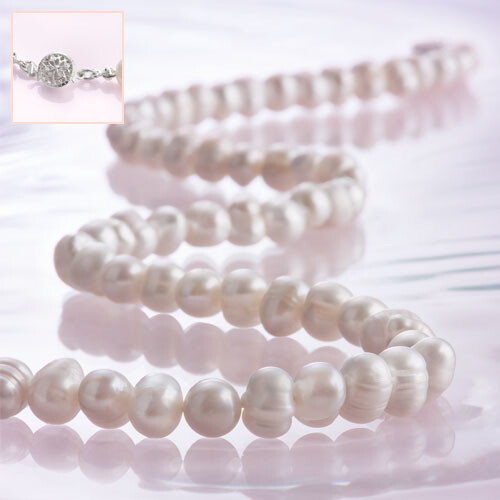 LOVELY BRAND NEW AND BOXED FRESHWATER PEARL NECKLACE FROM AVON - Picture 1 of 1