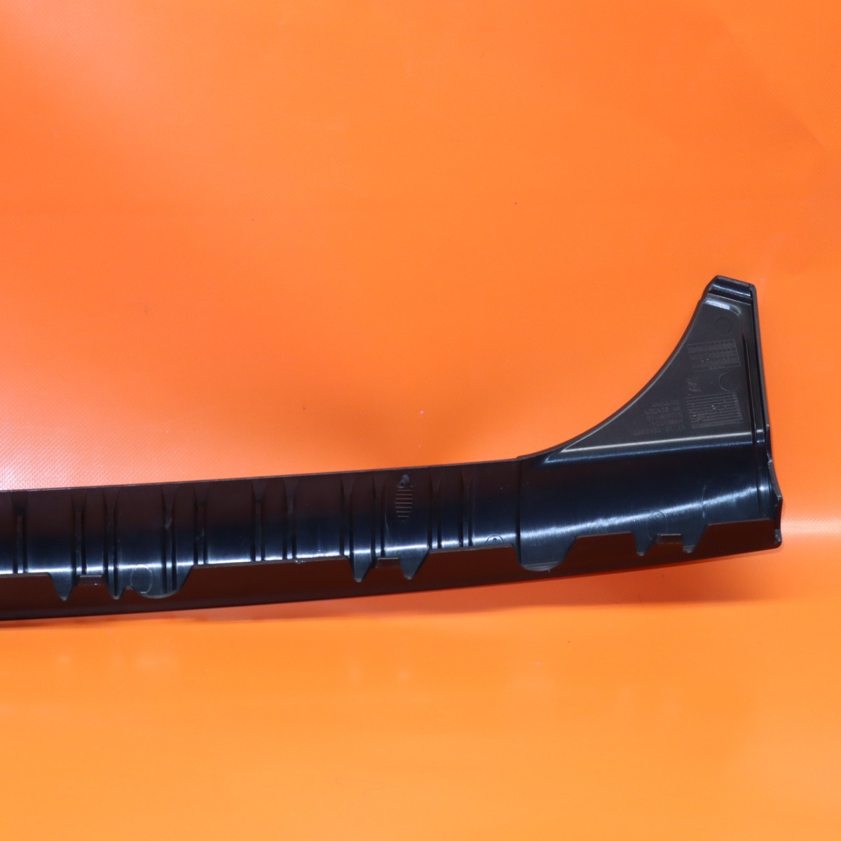 Rolls-Royce Phantom Rear Bumper molding P/N 7040027