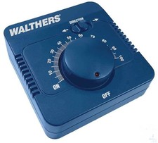 Walthers 942-4000 2 Amps,Up to 24 Volt-Amphere Accessory Output DC Train Control