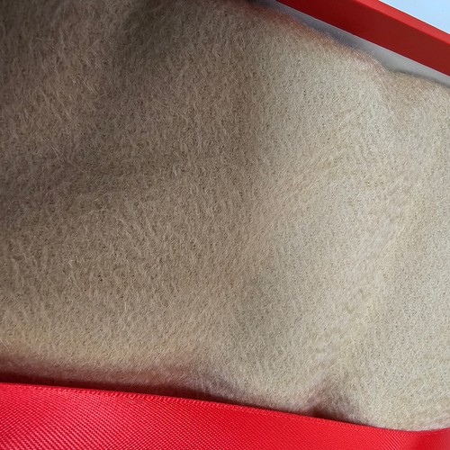Preston & York Women’s 100% Cashmere Brown Camel Scarf wrap New Box Retail $68 - Picture 6 of 8