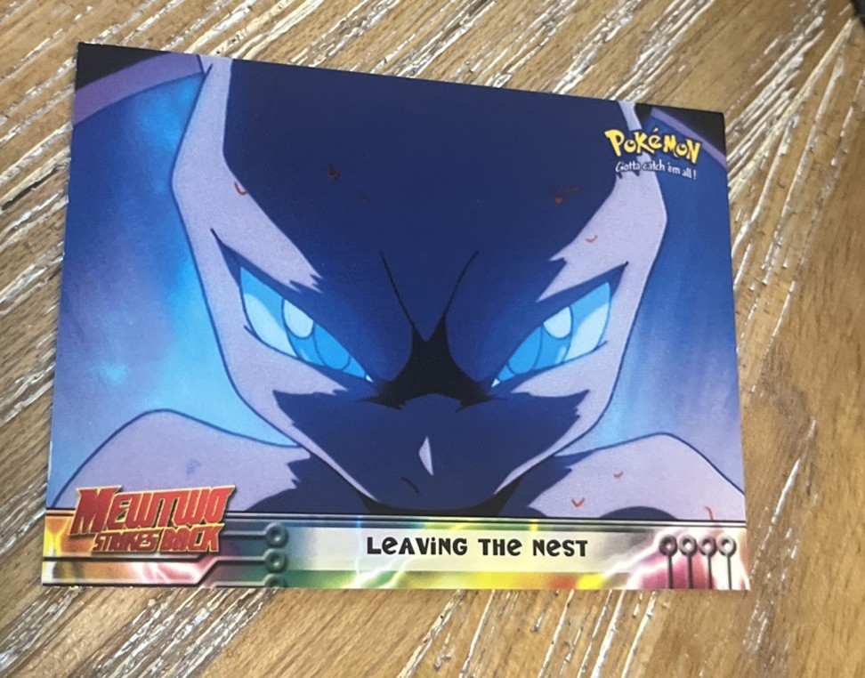 LEAVING THE NEST #4 - BLUE Logo - NON-HOLO MEWTWO SB- TOPPS POKEMON CARD - NM