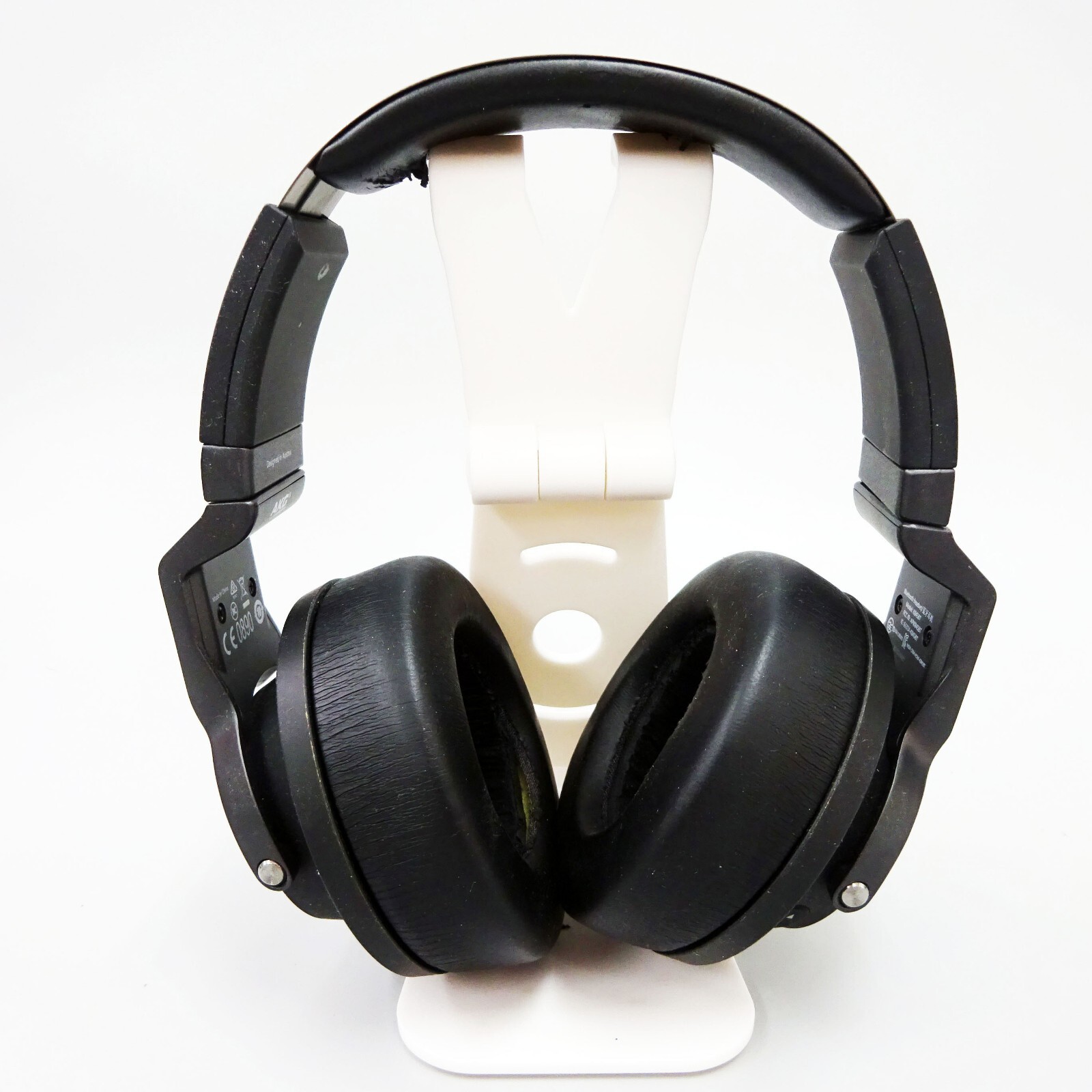 Sakura Futaba Wireless Headphones AKG K845BT Persona 5 Black KADOKAWA