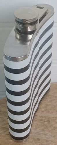 FRASCO Diseño Ojo Salvaje Rayas Blanco y Negro Con Corona Dorada 7.fl.oz Inoxidable - Imagen 6 de 10