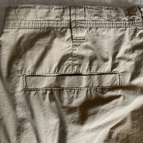 PANTALONES CORTOS COLOMBIA SPORTSWEAR PARA HOMBRE CAQUI FRENTE PLANO 38" - Imagen 8 de 10
