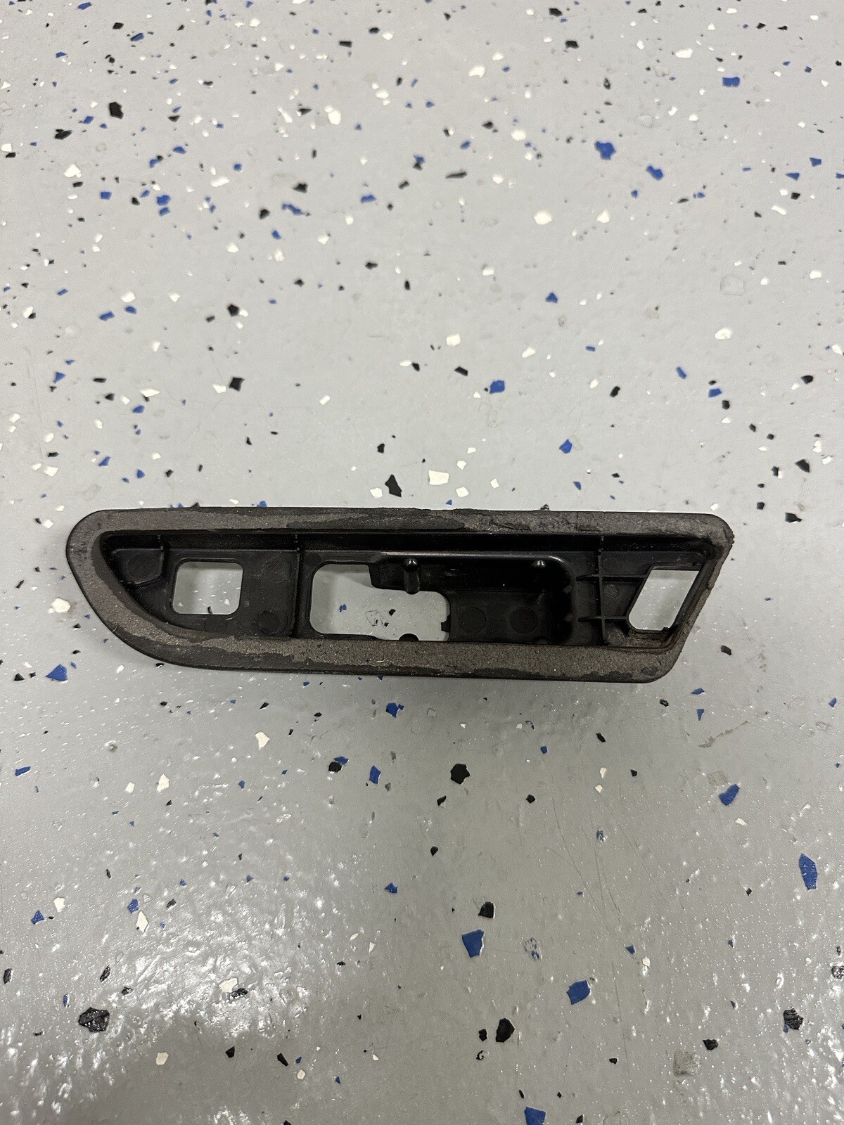 2011 Audi R8 Rear Bumper Reflector Bracket 420 945 402 Driver Side Left