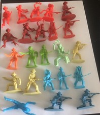23 Vintage Plastic Cowboys  Indians Red Green Blue Wild West Figures Lot Toys