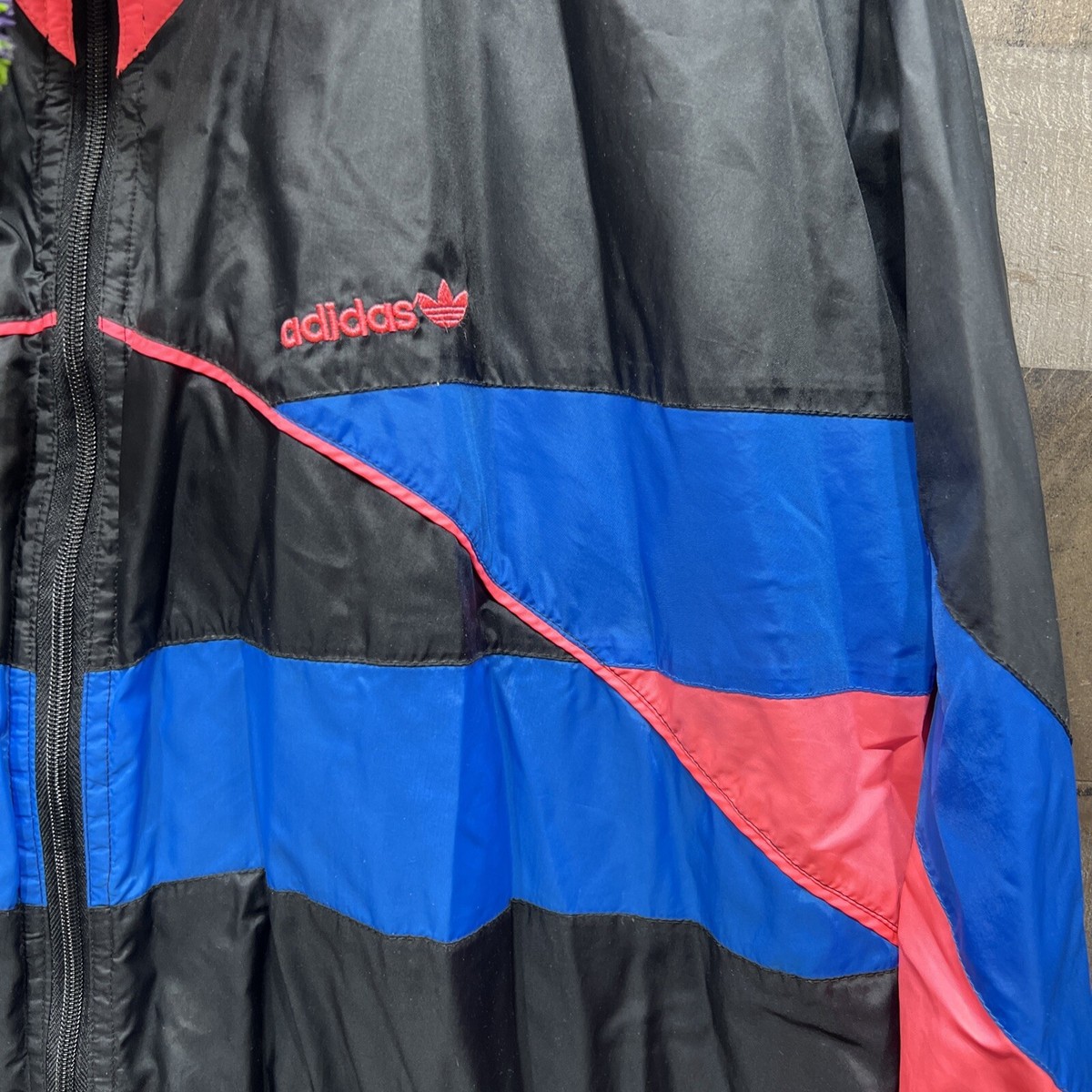Vintage Adidas Made in Taiwan Wind Breaker Jacket Black/Multicolor