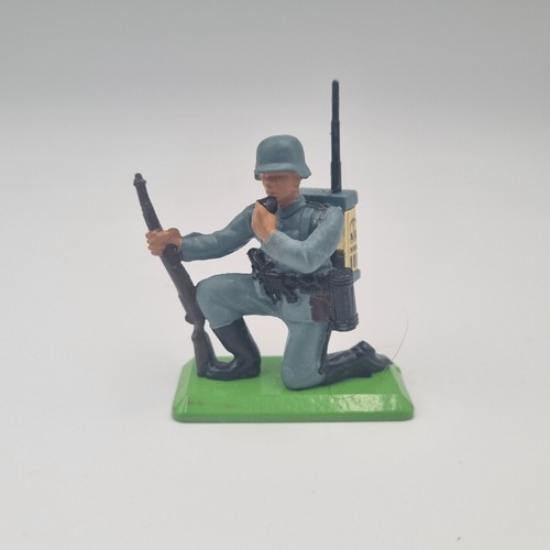 BRITAINS 1971 DEETAIL World War II German Infantry with metal stands - Imagen 16 de 26