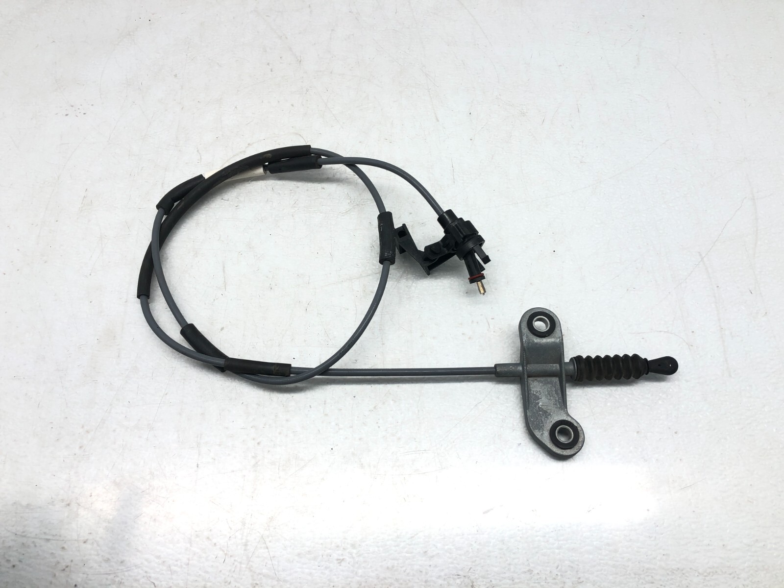 2017-2020 MASERATI LEVANTE AUTOMATIC TRANSMISSION GEAR SHIFT SHIFTER CABLE OEM