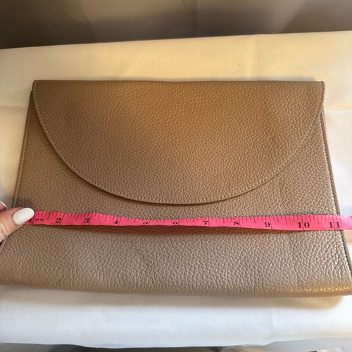 Borsa pochette Cuyana media patta morbida pelle ciottolata marrone chiaro marrone chiaro - Foto 11 di 13