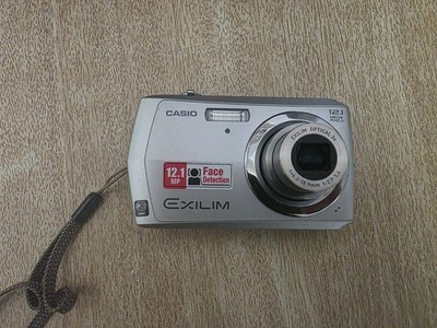 Casio Exilim EX-Z16, Digitalkamera, Silber