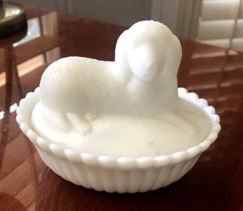 Vintage Westmoreland Milk Glass Dog On Nest Vertical Rib Base Covered Dish