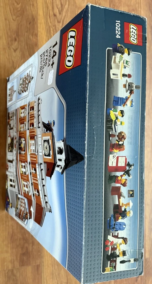 LEGO Modular Buildings 10224 Town Hall, Foto 4 von 5