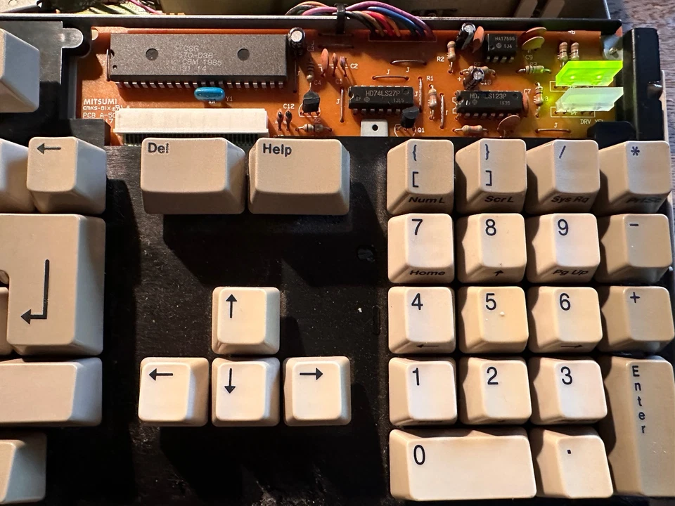 MITSUMI Tastatur für/for AMIGA 500/A500+ LED:GRÜN/???, defekt..  #42 25 - Bild 3 von 4