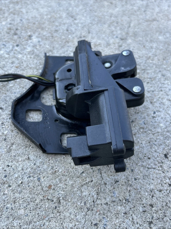 Camaro Firebird 1993-2002 maletero escotilla liberación eléctrica pestillo usado fabricante original GM Foto 3 de 4