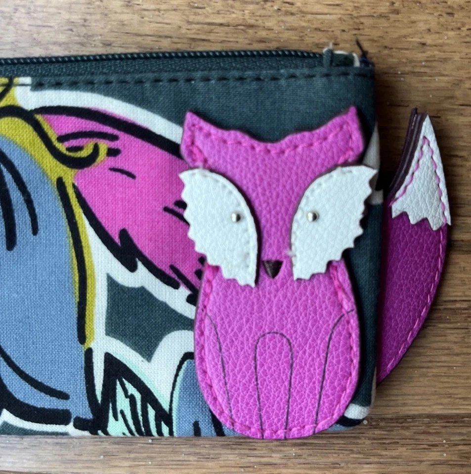 Vera Bradley Estuche de Identificación con Cremallera Flores Caídas Púrpura Imitación Cuero Zorro Llavero Usado en Excelente Condición Foto 4 de 4