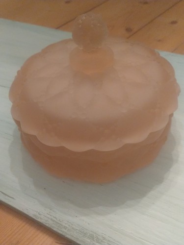 Vtg Imperial Lenox Powder/Jewelry Box Pink Satin Glass Quilted Bead diamond - Picture 8 of 8