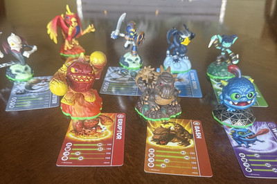Skylanders Activision Spyros Adventure Bundle of 8 Figures w Collectable Cards