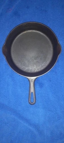 Griswold #6 Small Black Cast Iron Skillet 699 D -excellent condition