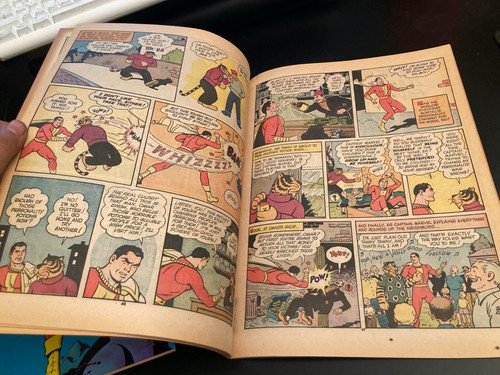 Wow!!! 2 ***CC BECK SIGNED*** SHAZAM/CAPT MARVEL TREASURY ED's *HIGH GRADE!* COA - Picture 10 of 23