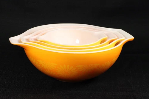 Vintage Pyrex Yellow/Orange Sunflower Daisy Cinderella Nesting Mixing Bowl Set 4