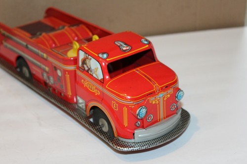 VERY NICE VINTAGE FRICTION 1940'S MARX LITHO FIRE LADDER TRUCK - Picture 3 of 12