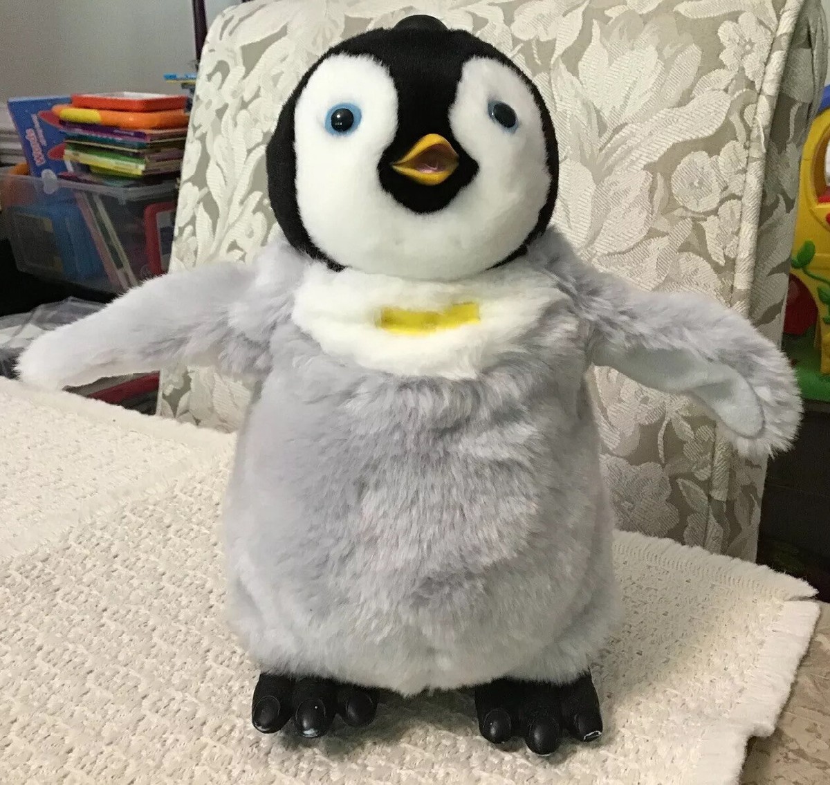 Mumblesぬいぐるみ Happy Feet WALK N' TALK Dancing MUMBLE Interactive Plush - No